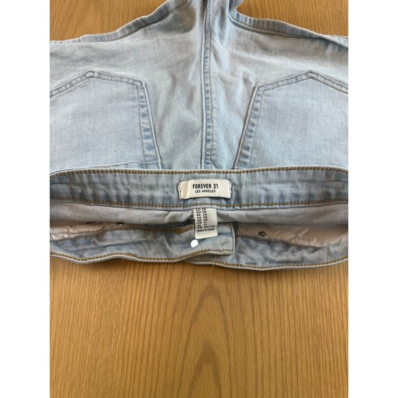 Forever 21 Waist Size 28 Light Wash High-Waisted Denim Shorts With Pockets - Picture 7 of 7